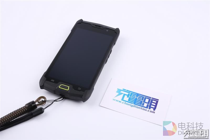 硬汉子：顺丰三防手机图赏、充电测试