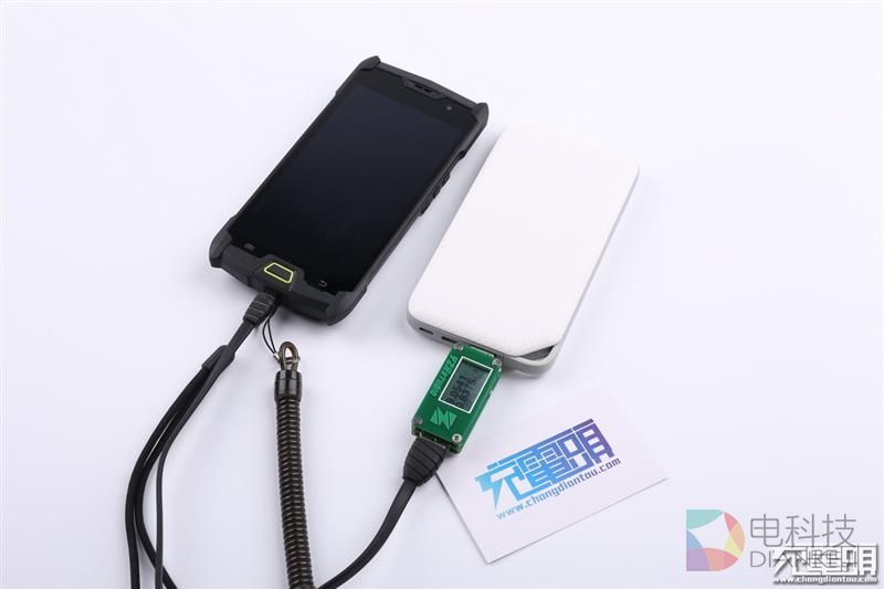 硬汉子：顺丰三防手机图赏、充电测试