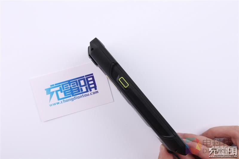 硬汉子：顺丰三防手机图赏、充电测试