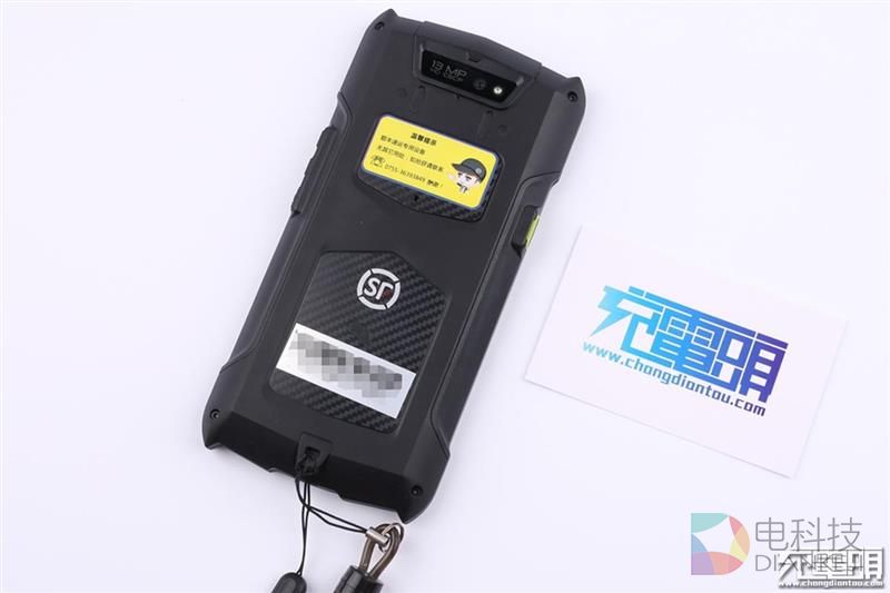 硬汉子：顺丰三防手机图赏、充电测试