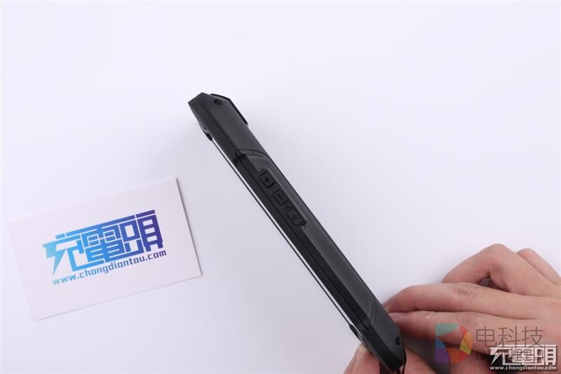 硬汉子：顺丰三防手机图赏、充电测试
