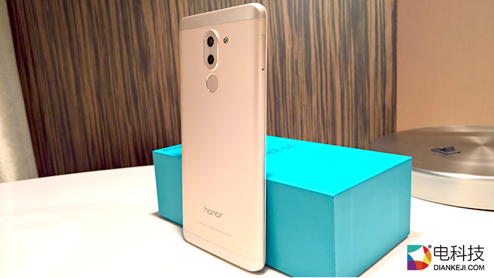 荣耀畅玩6X开箱上手：双摄旗舰改写千元机格局