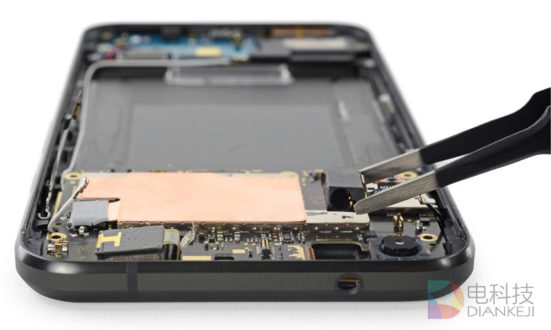 谷歌Pixel XL完全拆解：屏幕一下就废了&hellip;&hellip;