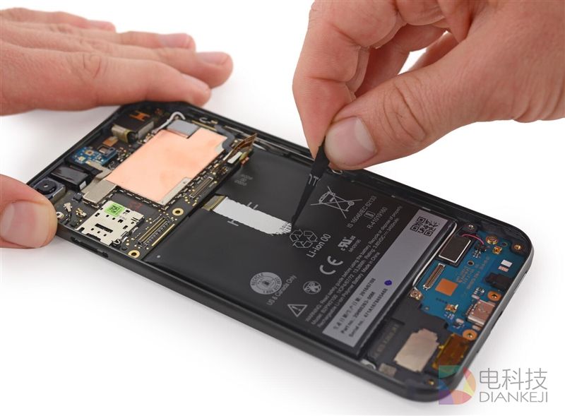 谷歌Pixel XL完全拆解：屏幕一下就废了&hellip;&hellip;