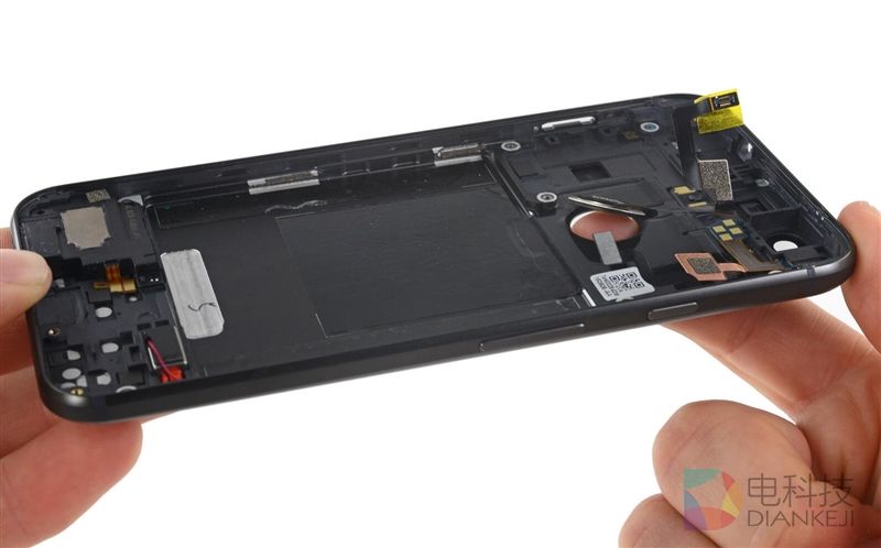 谷歌Pixel XL完全拆解：屏幕一下就废了&hellip;&hellip;