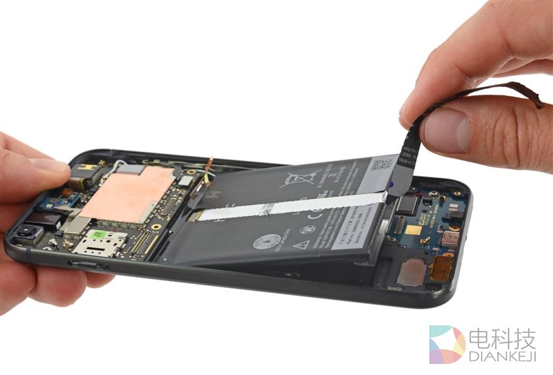 谷歌Pixel XL完全拆解：屏幕一下就废了&hellip;&hellip;