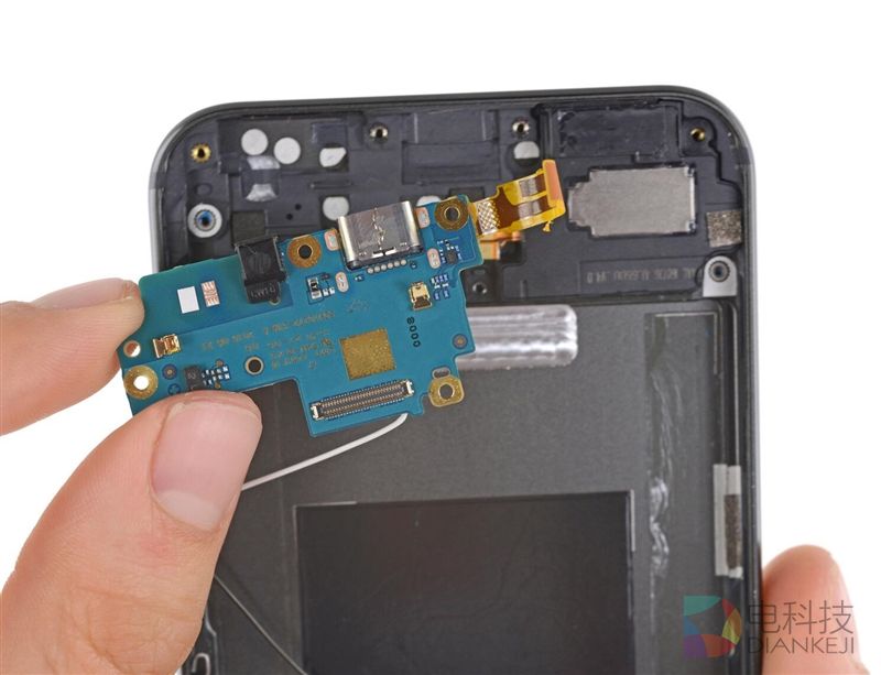 谷歌Pixel XL完全拆解：屏幕一下就废了&hellip;&hellip;