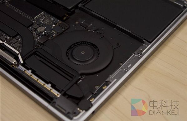 无TouchBar版MacBook Pro拆解:SSD可更换