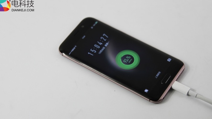 荣耀Magic上手体验：比八曲面更迷人的是人工智能