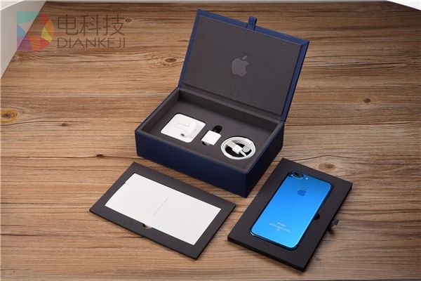 亮蓝色iPhone 7国内惊艳开箱：第三方定制豪华包装