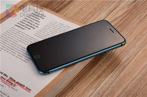 亮蓝色iPhone 7国内惊艳开箱：颜色骚到极致