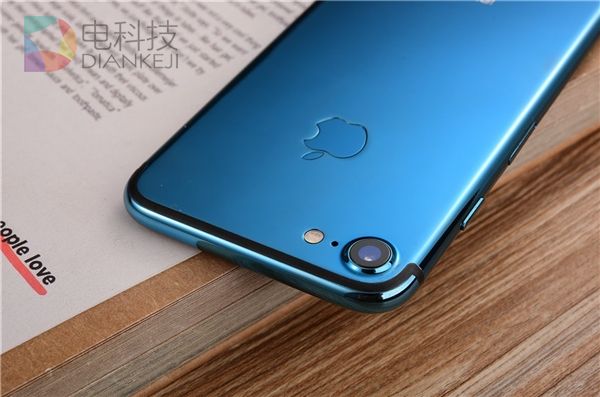 亮蓝色iPhone 7国内惊艳开箱：颜色骚到极致