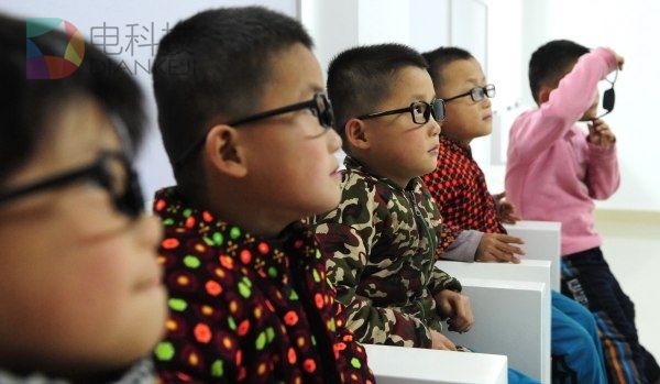 视力越差 就越应该多玩电脑游戏？