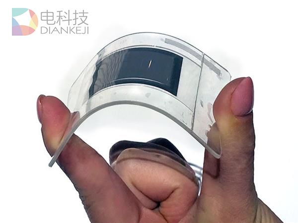 松下展出0.45毫米柔性电池：比信用卡还小