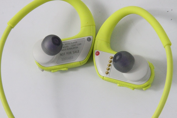 打发枯燥运动的利器 戴上索尼WS413耳机居然可以跑完马拉松