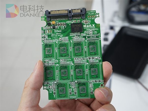 岛国神器！十张SD卡组成固态硬盘