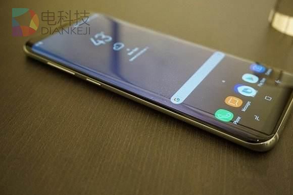 又有人在说三星折叠手机 然而还不如提高屏占比贴谱