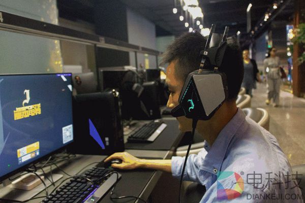 周杰伦投资网吧上机实测：VIP每小时300元