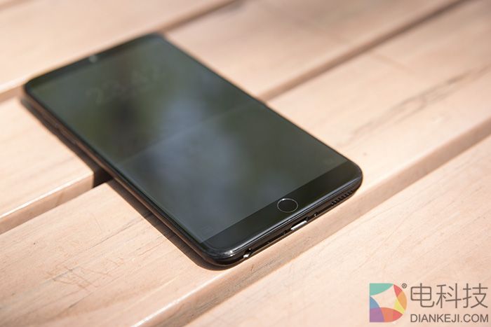 魅族15评测：虽为牛刀小试之作，却是魔鬼细节加持