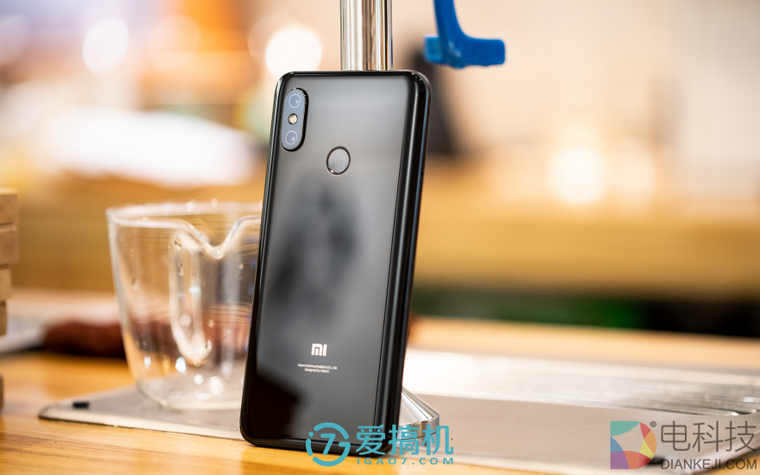 依旧是熟悉的小米,小米 8 详细评测