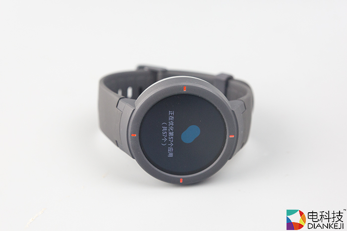 华米AMAZFIT运动手表：日常支付抬手即完成，11种运动模式让锻炼更畅快