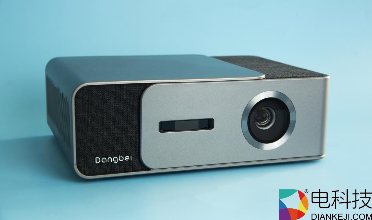 当贝投影F1C体验上手：性价比十足的家用投影“小钢炮”