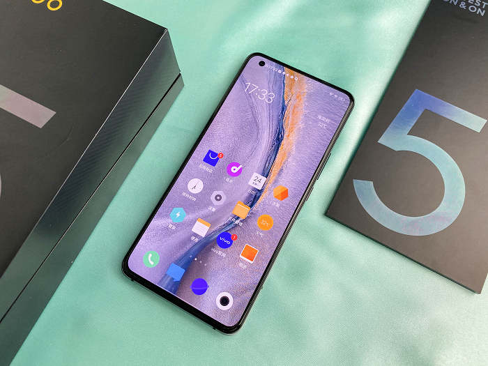 iQOO 5评测：均衡进化全方位“拉满”，史上首台“轻量级”游戏手机