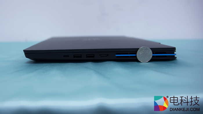 荣耀猎人游戏本V700：升降式风谷散热，机身恒定冷静，手感一直发烫