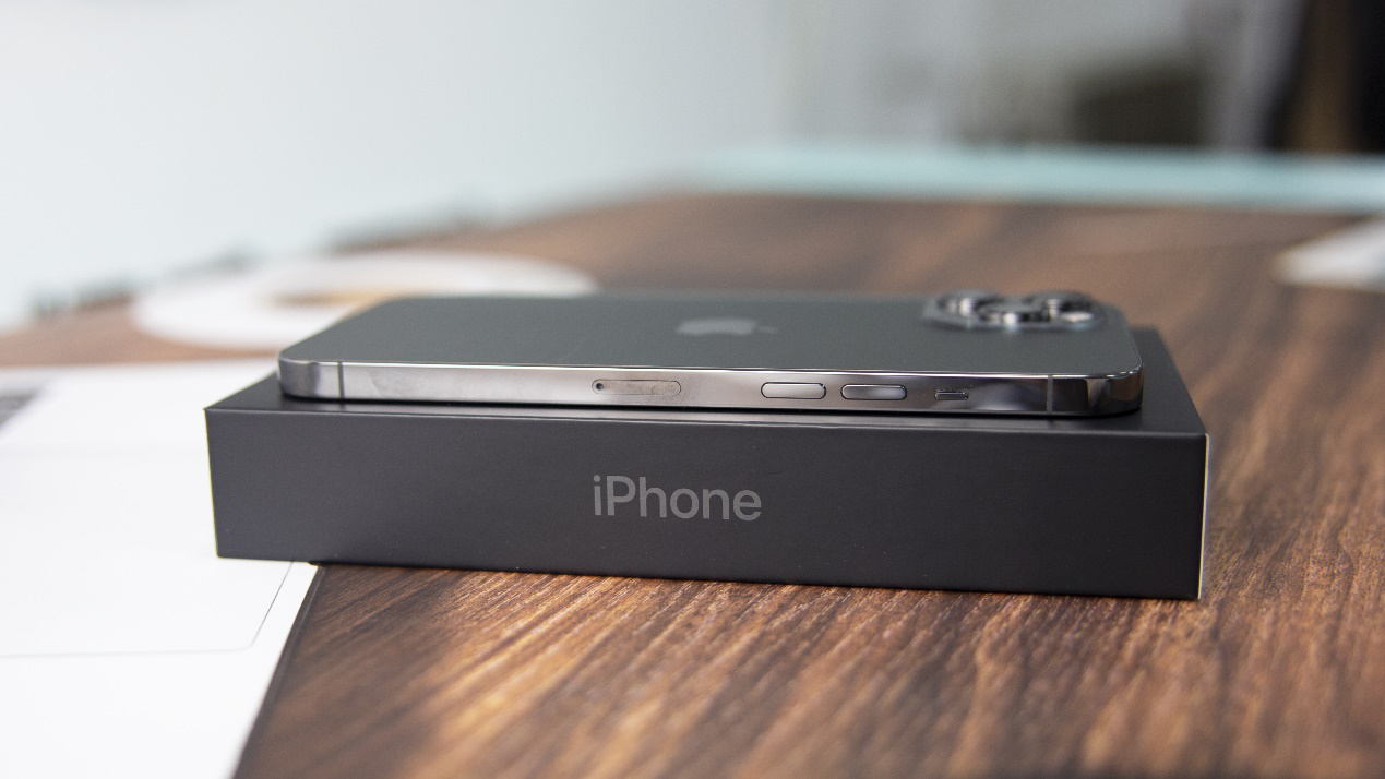  6.7英寸全面屏，专业级摄像系统，iphone 12 Pro Max堪称年度机皇