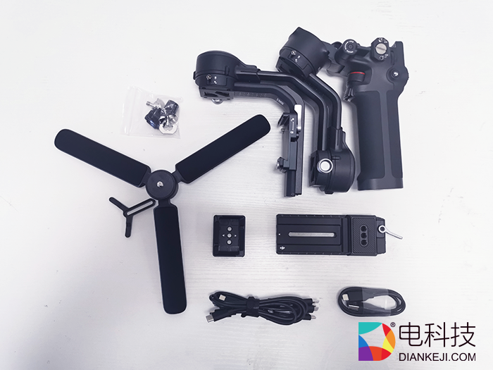  14小时续航，泰山增稳算法，大疆RSC让素人也有摄影师范儿