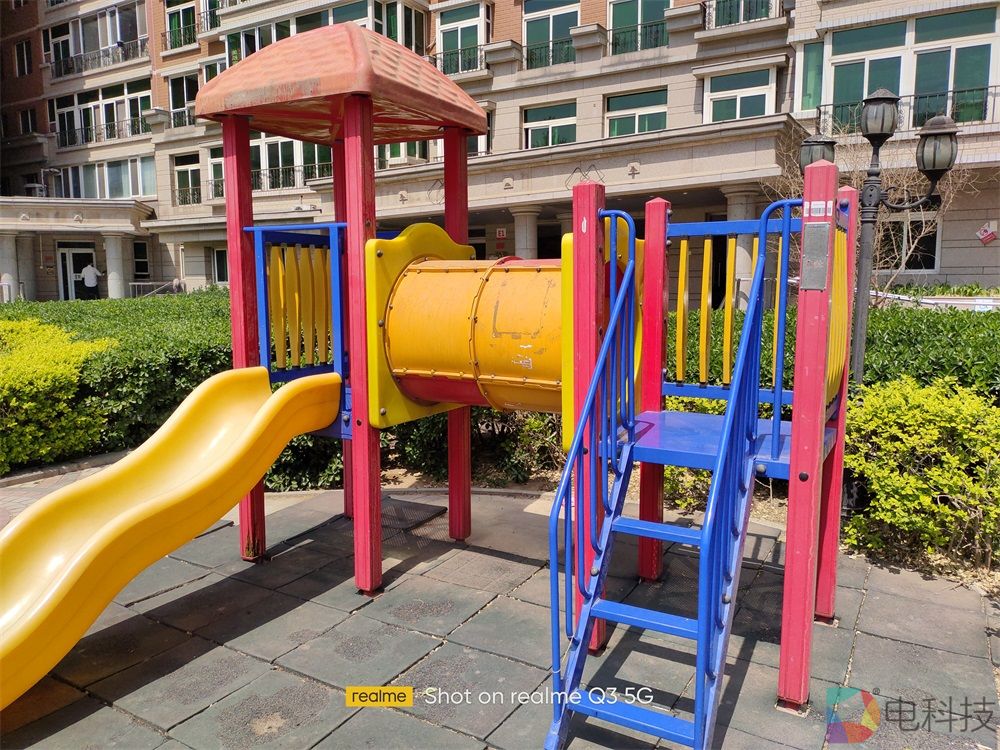 realme真我Q3样张