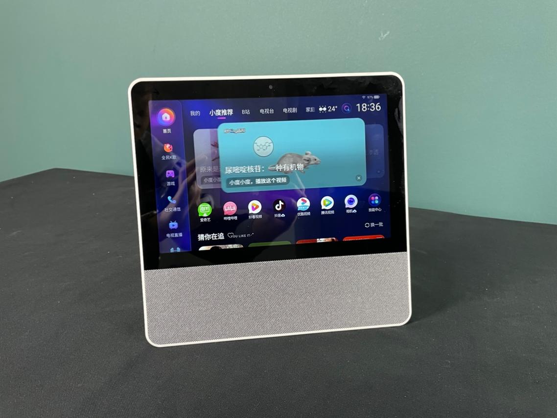  小度添添旋转智能屏T10：打开卧室娱乐新方式的智能家居系统中枢