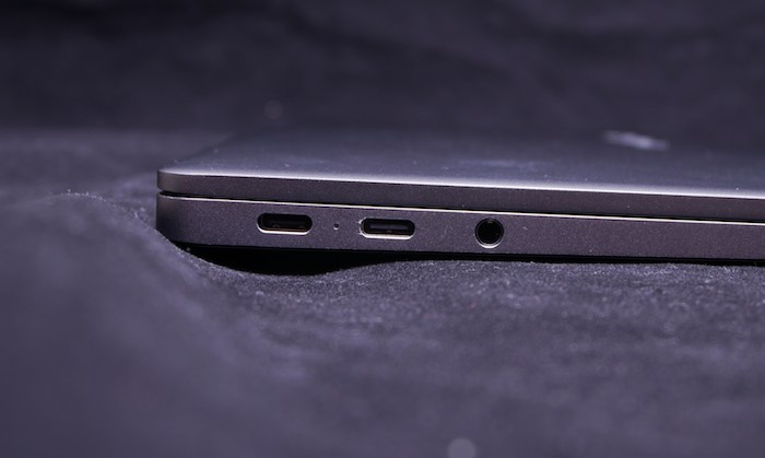 9 MagicBook V 14 2022侧面.png