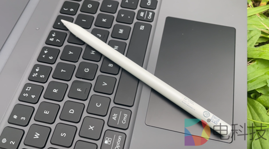 iQOO Pad评测：144Hz 2.8K 12.1寸大屏 + 6扬声器，音画双绝的西装暴徒