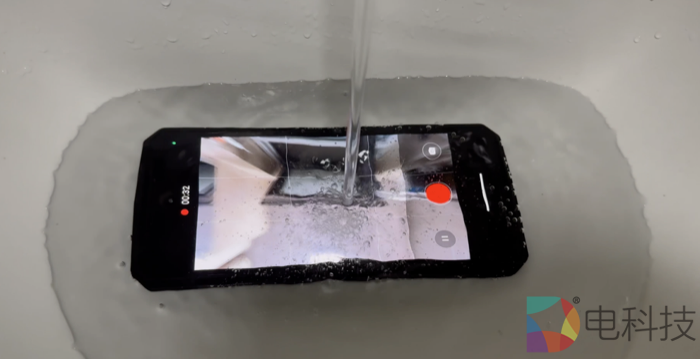 图片包含 蛋糕, 室内, 桌子, 巧克力描述已自动生成