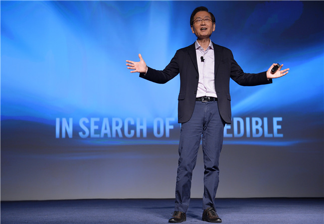 华硕董事长施崇棠： 群狼环伺下为何坚持进入手机市场？