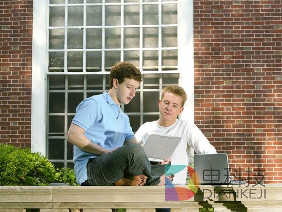 马克&middot;扎克伯格（左）和 克里斯&middot;休斯（右）.jpg