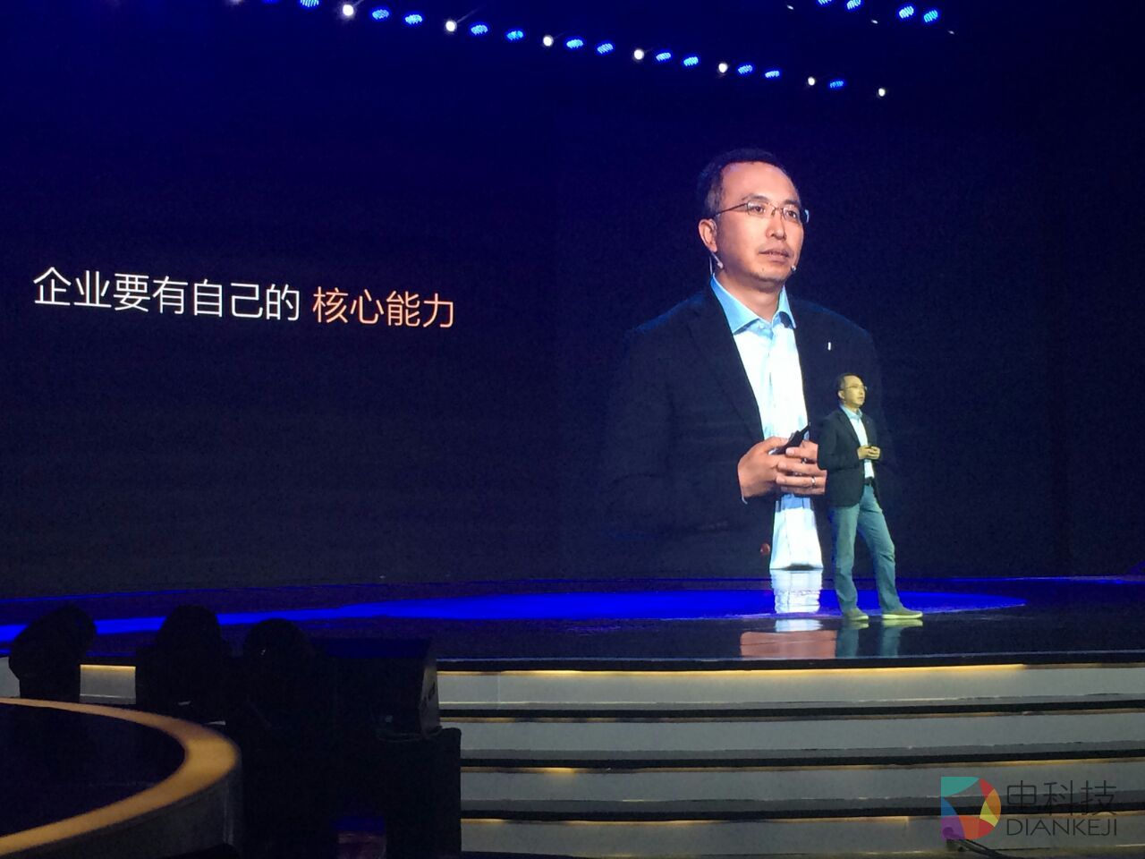 荣耀总裁赵明：不做机会主义“飞行猪”，不忘初心做“互联网笨鸟”