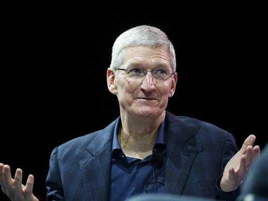 与苹果CEO共进午餐今年价码缩水