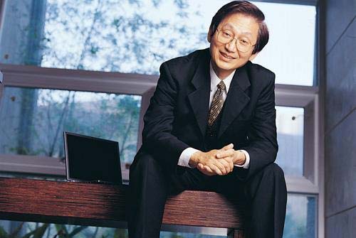 华硕施崇棠：不排除收购HTC的可能