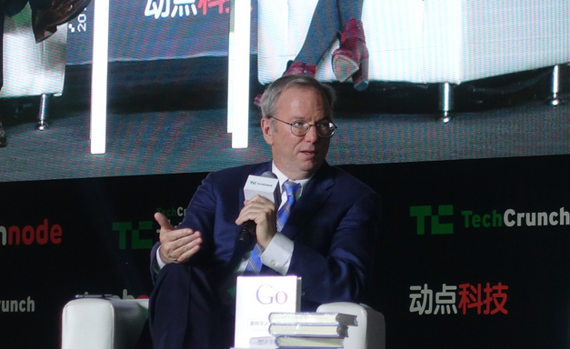 谷歌母公司执行主席：希望给中国提供服务