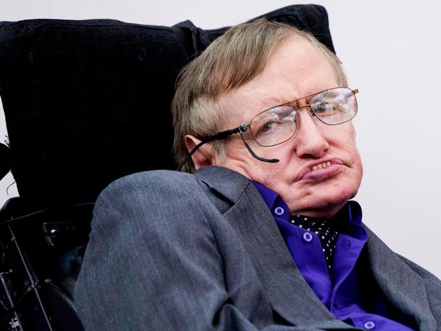 霍金：机器人进化比人类快 警惕它们起来反抗