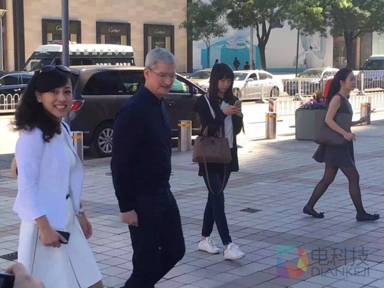 刚过三个月库克又访华,第一件事是微博打广告