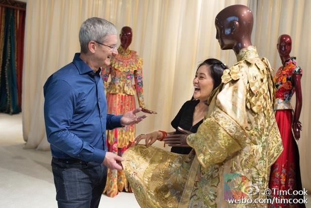 刚过三个月库克又访华,第一件事是微博打广告