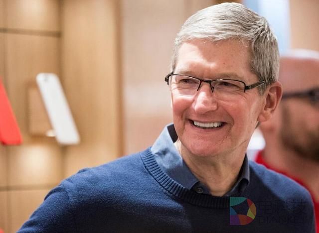 库克：黑莓走了 苹果会占领空出来的巨大企业手机商机