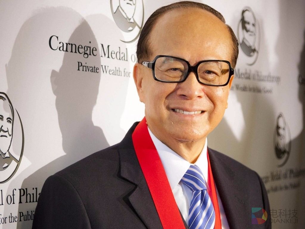 地标建筑都不要了，李嘉诚5天内抛售500亿地产图什么？