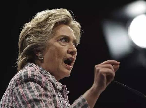 又一个栽在闺蜜手上的大人物 希拉里在家里地下室居然藏有服务器