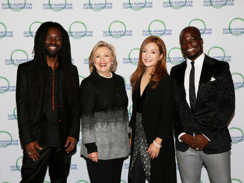 查了一堆资料 想搞搞清楚：赵薇女士到底有没有资助希拉里竞选