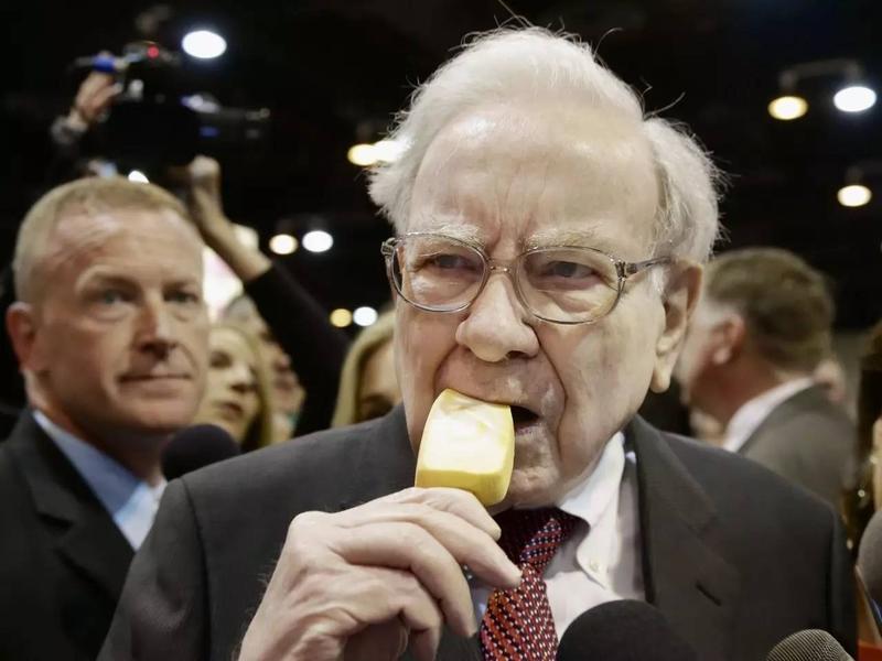 巴菲特四季度增持苹果逾4000万股 浮盈11亿美元