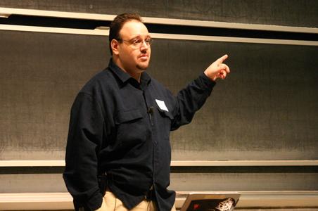 苹果把这位大名鼎鼎的iPhone越狱高手招进了公司